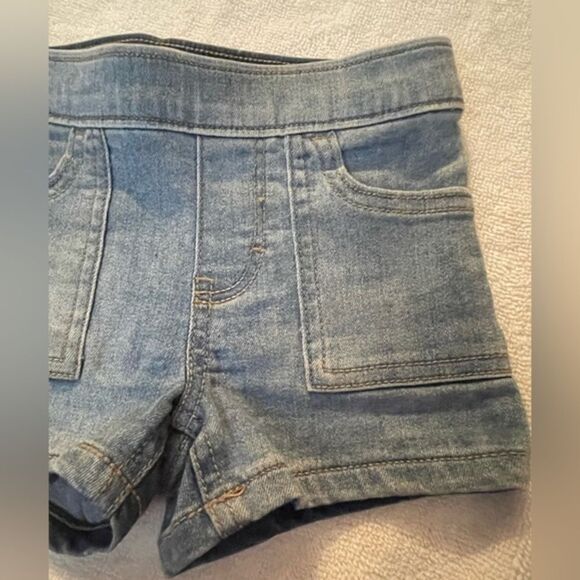 Levi’s 2T light wash 5-pocket belted zippered button closure blue denim shorts - Picture 3 of 10